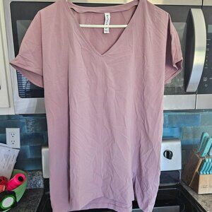 Athleta Boulevard V neck Tee Purple Size Medium Scrub Top